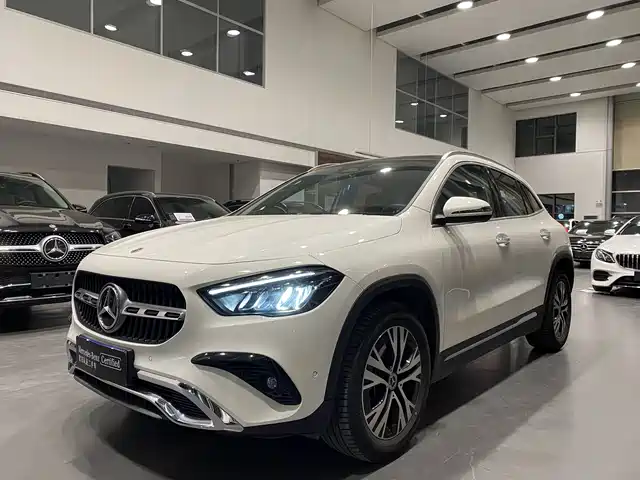 MERCEDES-BENZ GLA 2024