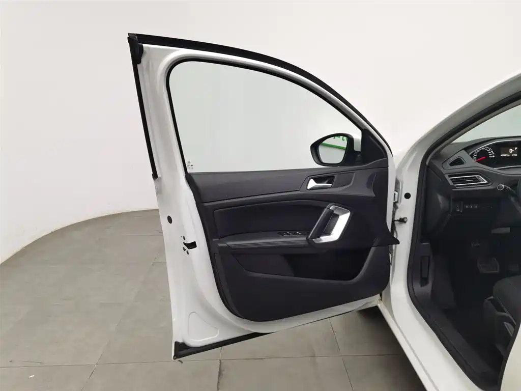 Peugeot 308 2019 230THP Automatic Luxury Edition China VI фото 8