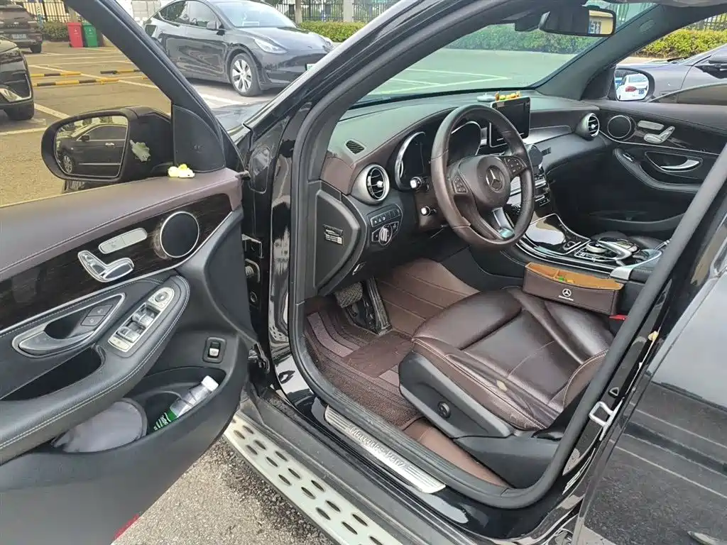 Mercedes-Benz GLC 2018 Facelift GLC 260 4MATIC Luxury фото 12