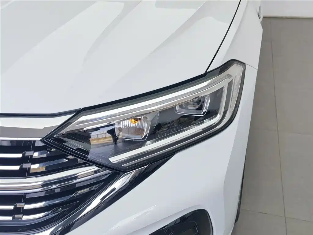 Volkswagen Sagitar 2025 300TSI DSG Surpass Edition фото 7
