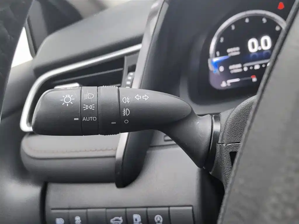Toyota Camry 2023 2.5G Luxury Edition фото 21