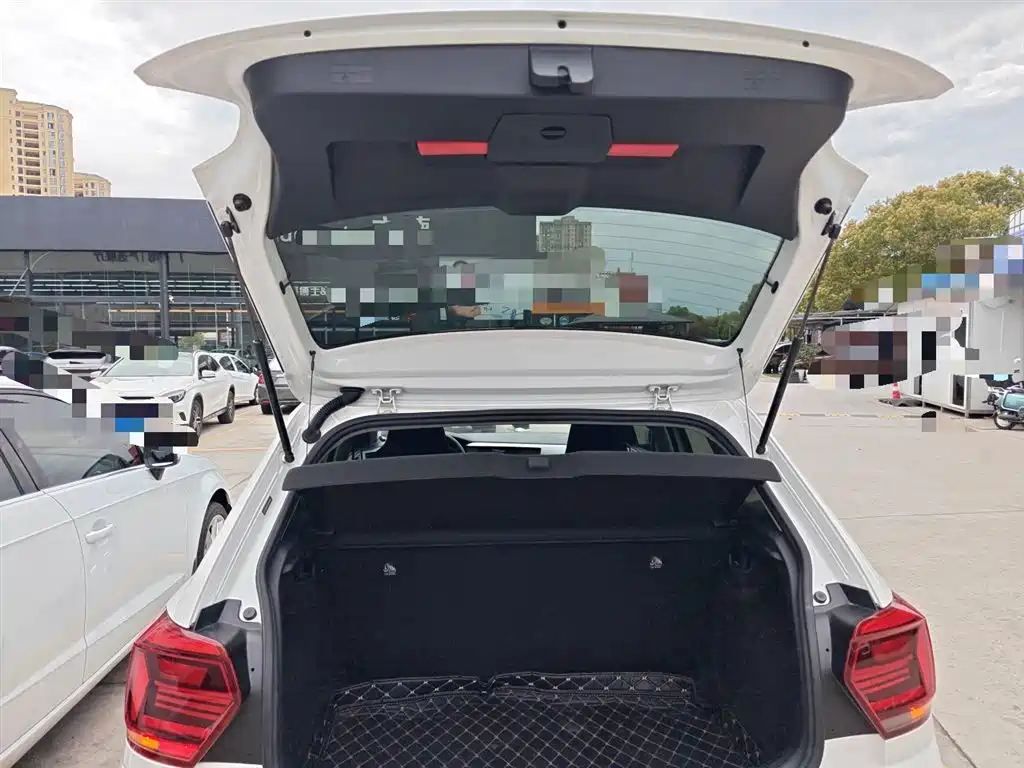 Volkswagen Polo 2019 Plus 1.5L Automatic Panorama Enjoyment Edition фото 16