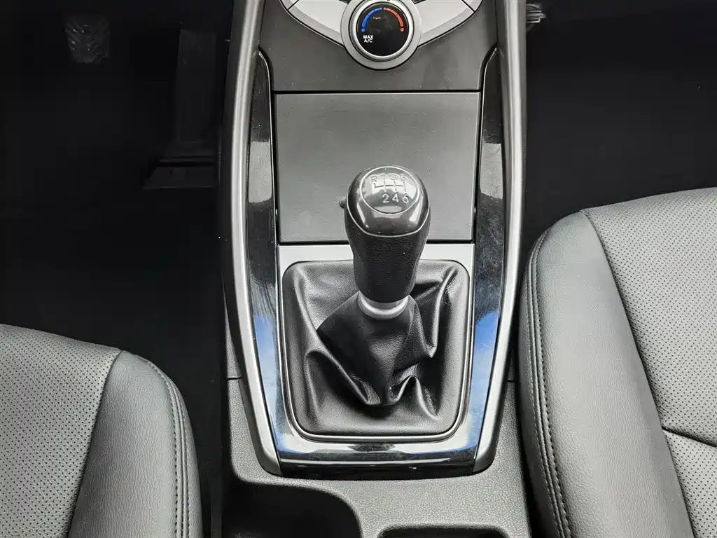 Hyundai Langdong 2016 1.6L Manual Premium Edition фото 13