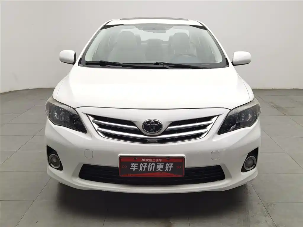 Toyota Corolla 2012 Styling Edition 1.8L CVT GL-i фото 3