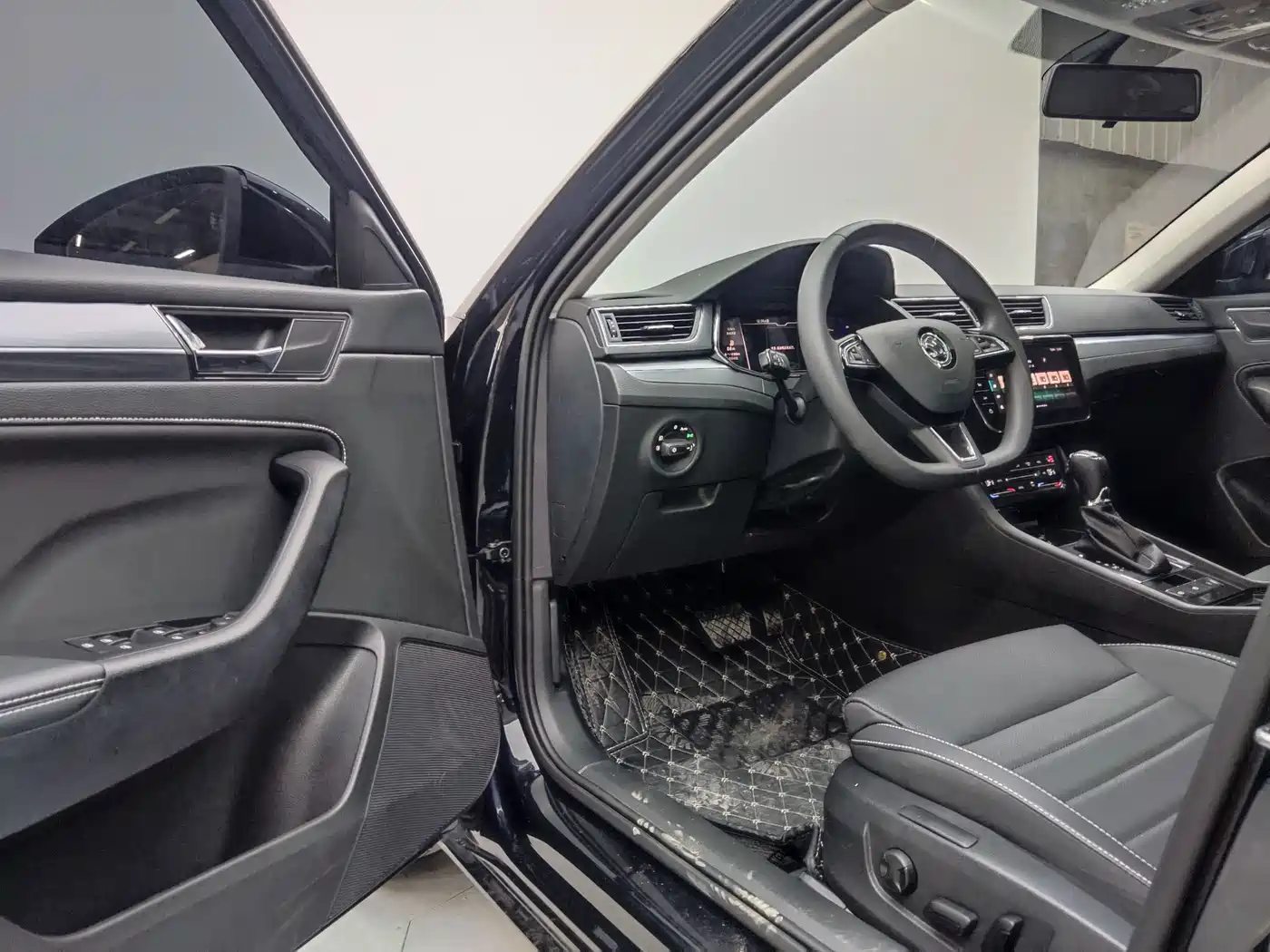 Škoda Superb 2024 TSI280 DSG Premium Edition фото 15
