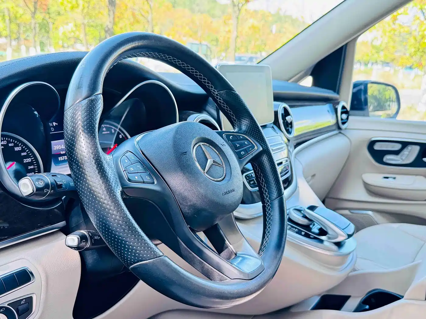 Mercedes-Benz V-Class 2017 Model V 260 L Premium Extended Edition фото 9