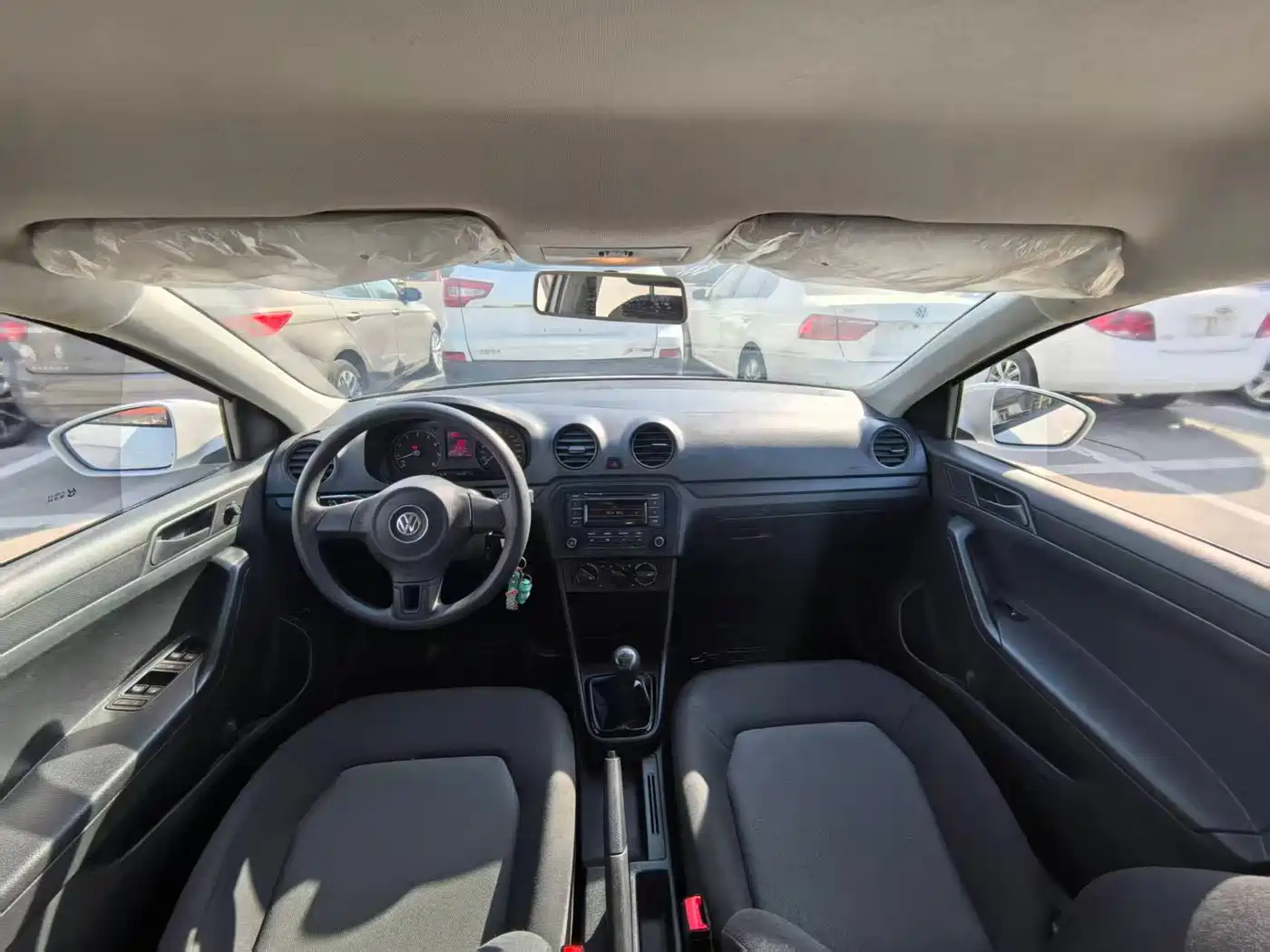 Volkswagen Jetta 2015 1.6L Manual Trend фото 12