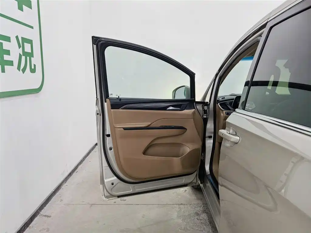 Buick GL8 2021 ES Landlord 653T Premium фото 8