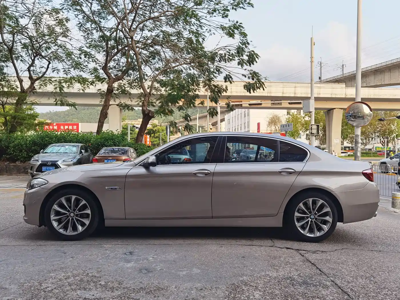 BMW 5 Series 2014 528Li Luxury Design Package фото 8