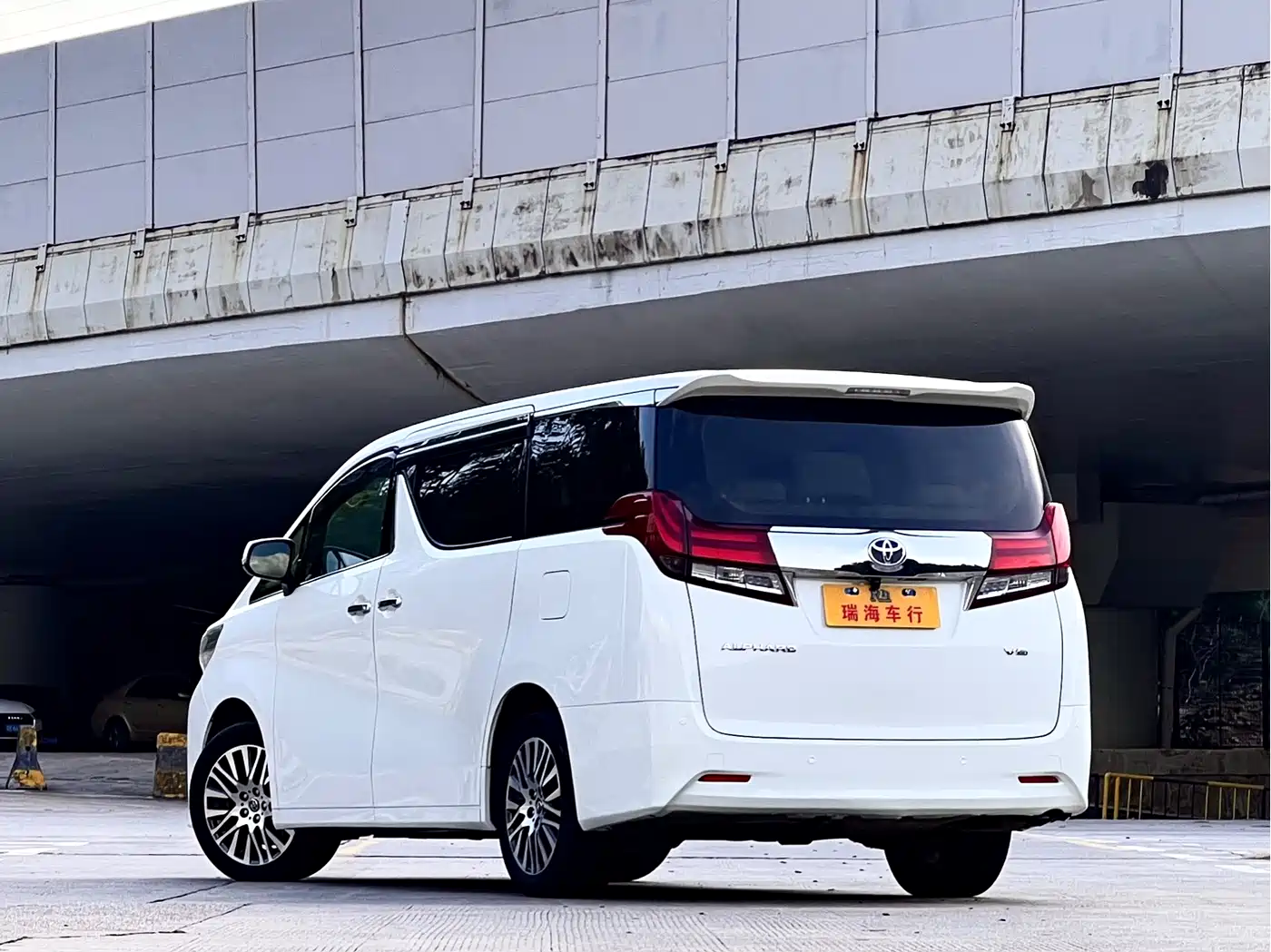 Toyota Alphard 2015 3.5L Luxury Edition фото 5