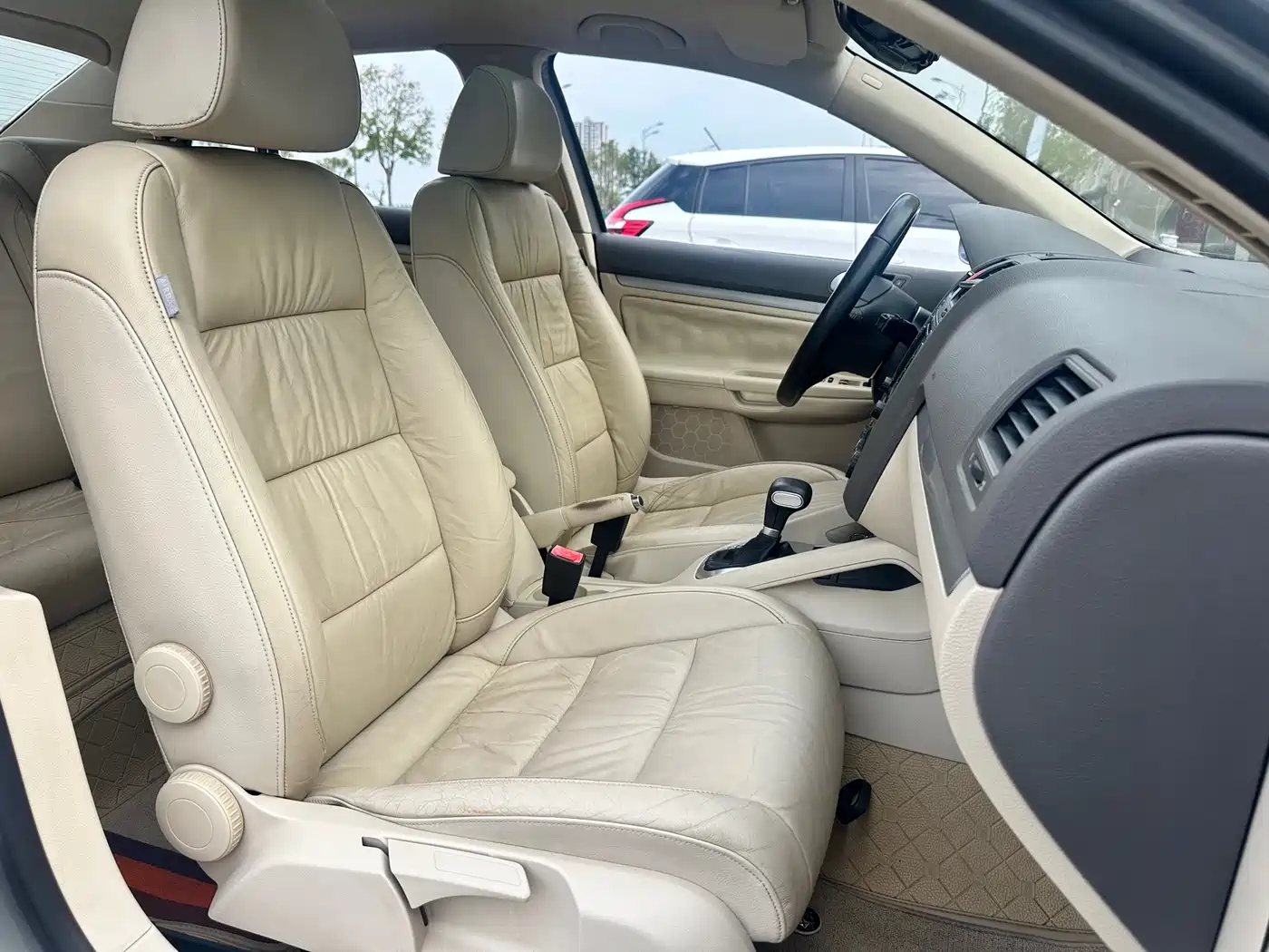 Volkswagen Sagitar 2010 1.4TSI Automatic Luxury фото 22