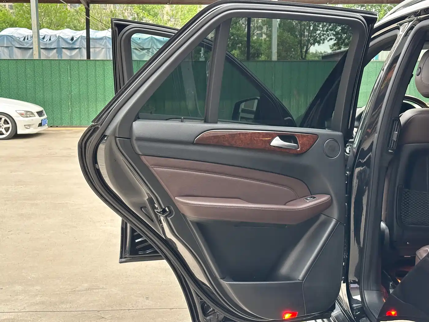 Mercedes-Benz M-Class 2012 Model ML 350 Luxury фото 17