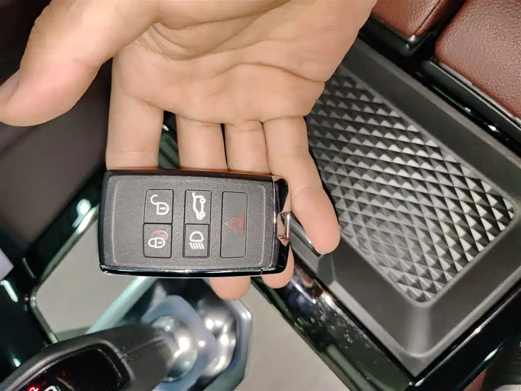 Land Rover Range Rover Evoque 2021 Range Rover Evoque L 249PS R-Dynamic SE Luxury Edition фото 9