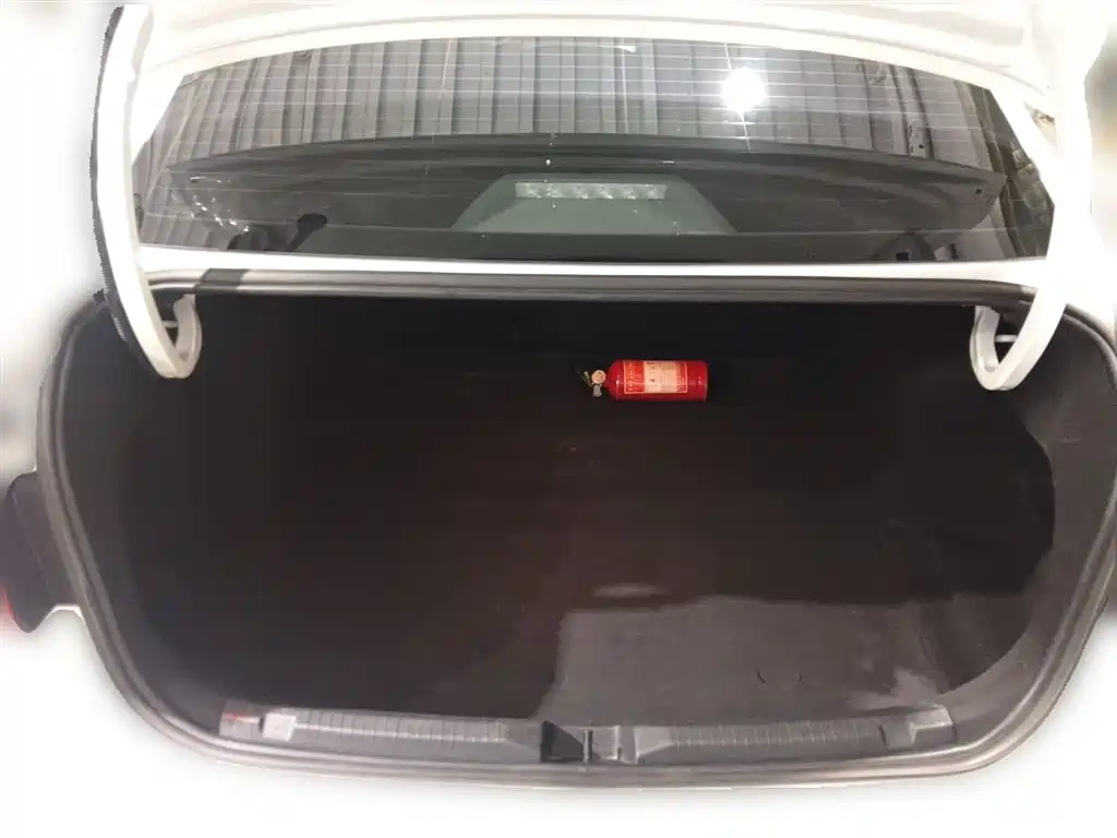 Volkswagen Lavida 2024 Model 1.5L Automatic Delight Edition фото 10