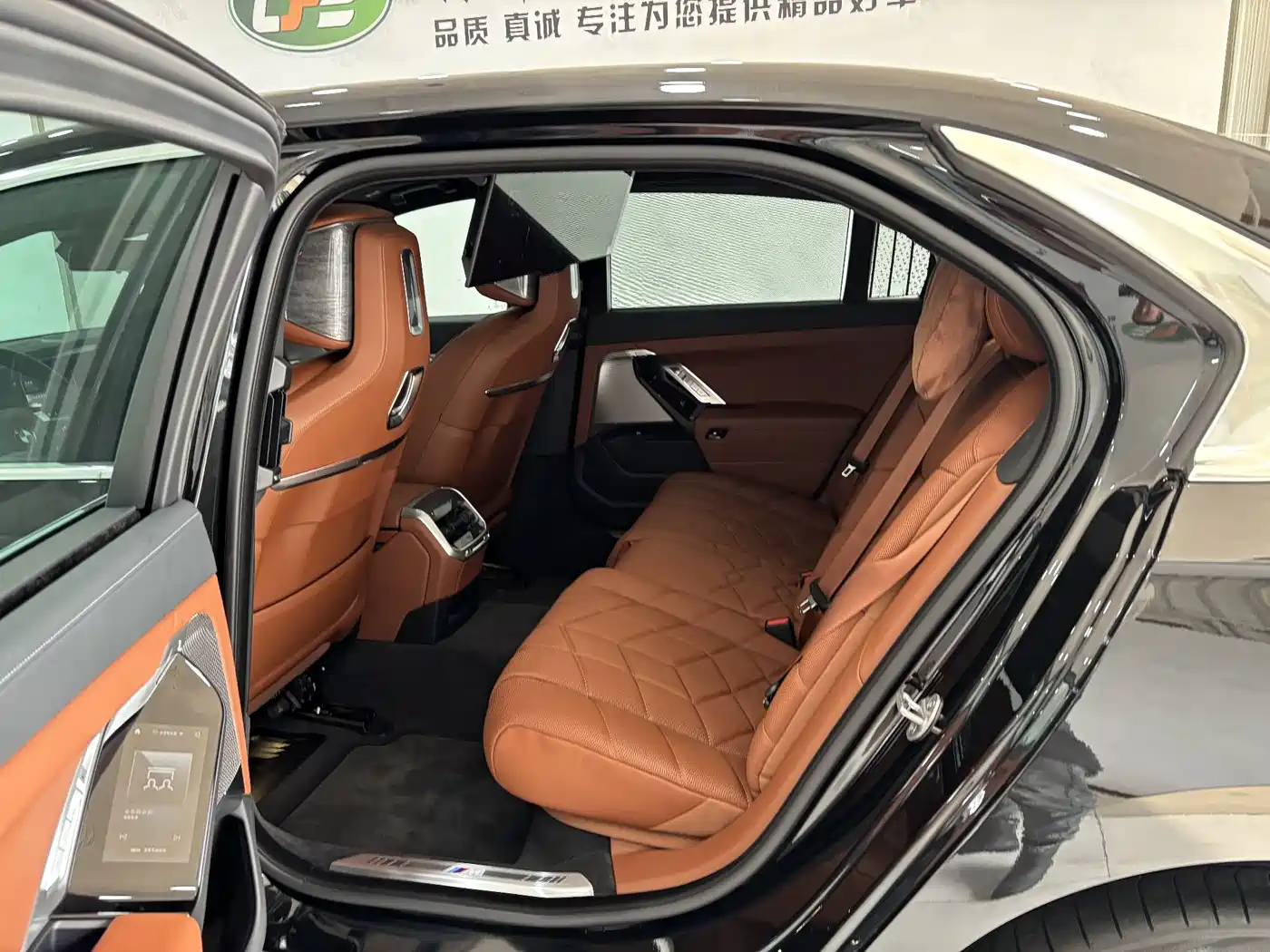 BMW 7 Series 2023 740Li Exclusive M Sport Package фото 21