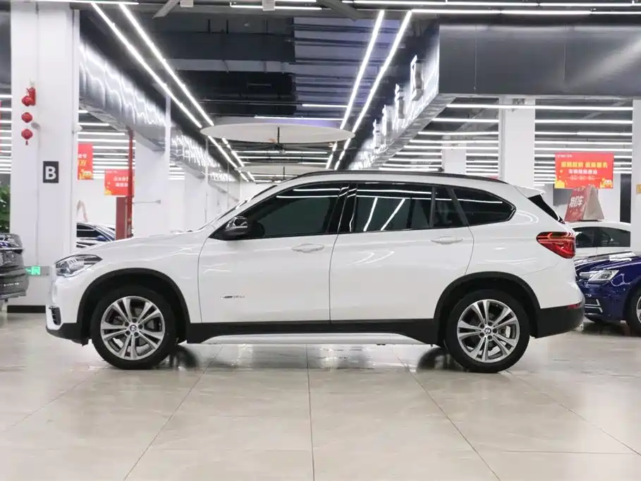 BMW X1 2018 sDrive18Li Premium Model фото 3