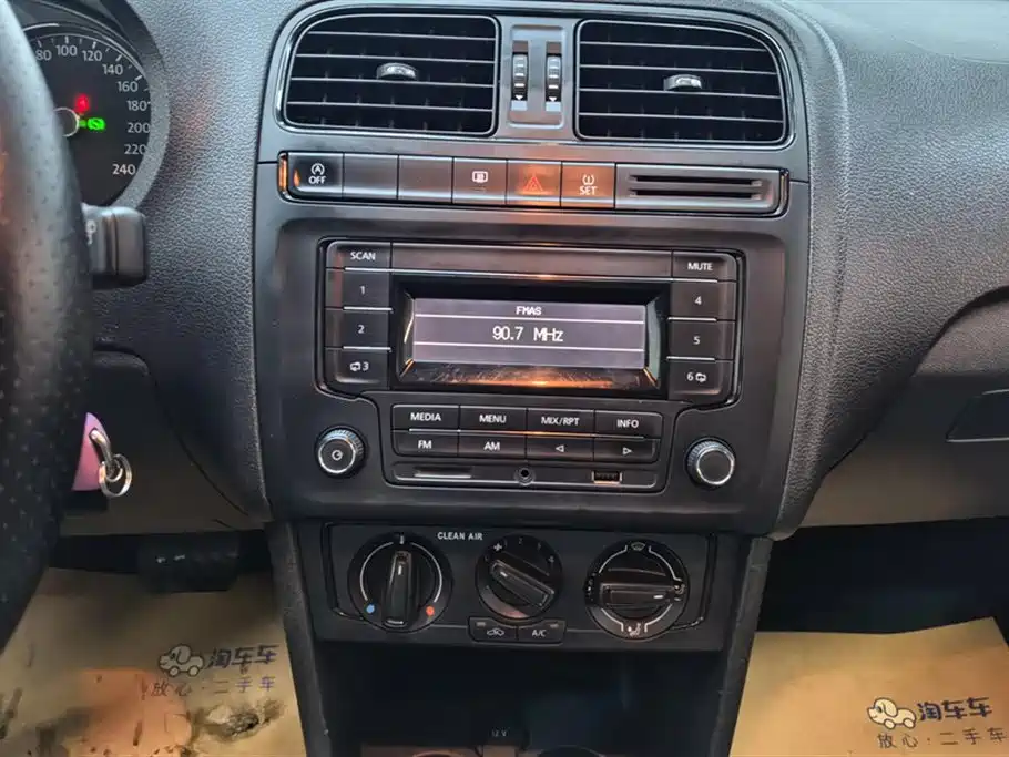 Volkswagen Polo 2018 1.5L Auto Safe Drive фото 13