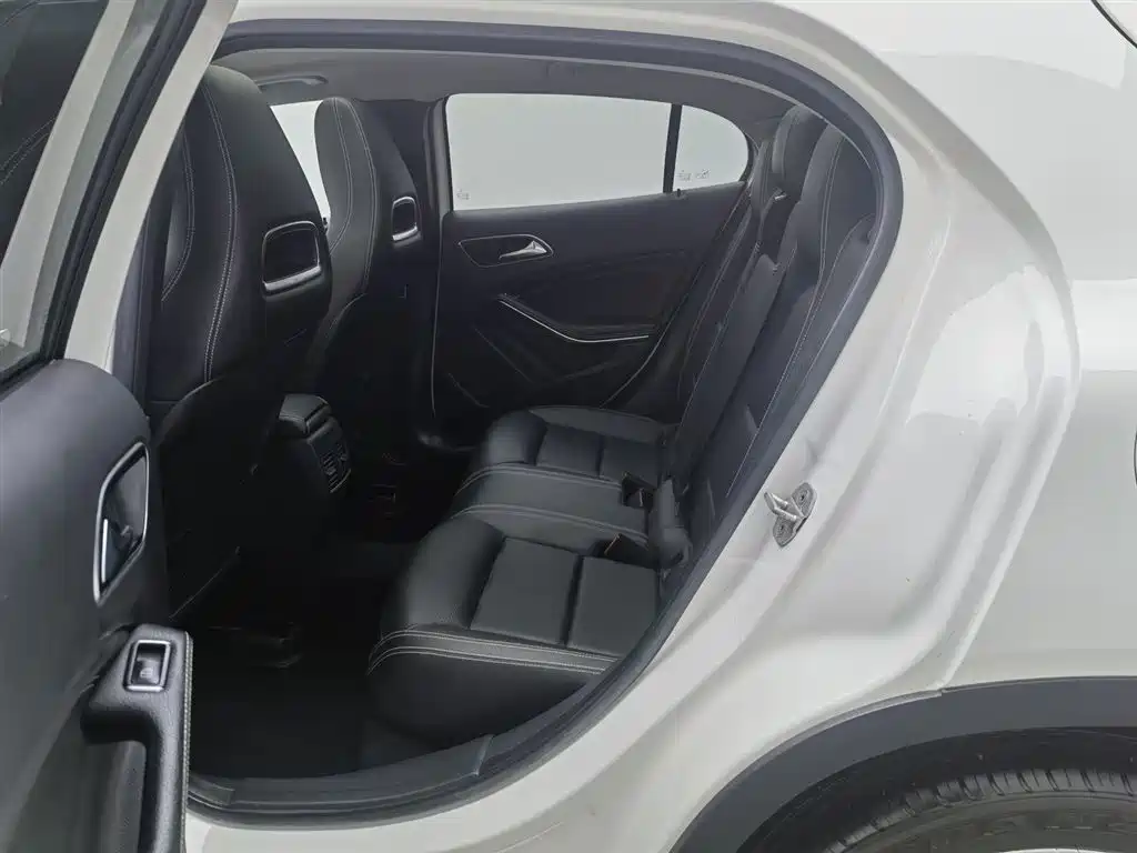 Mercedes-Benz GLA 2017 GLA 200 Dynamic фото 15