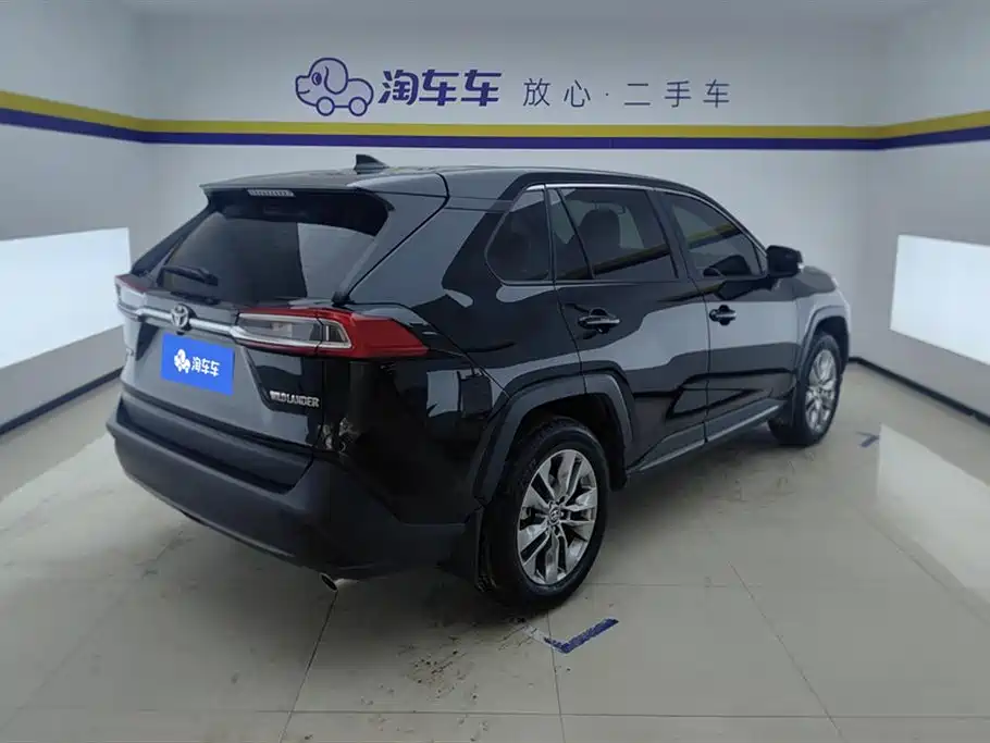 Toyota Wildlander 2023 2.0L CVT FWD LE фото 3