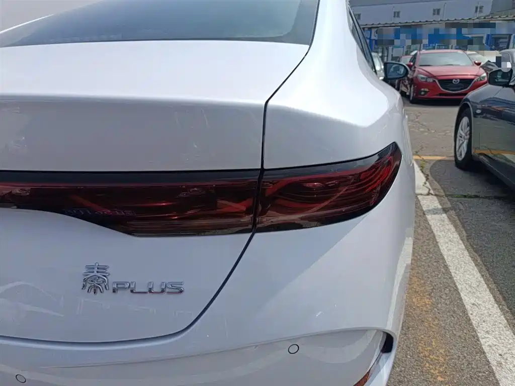 BYD Qin PLUS 2025 DM-i Smart Drive 55KM Leader фото 8