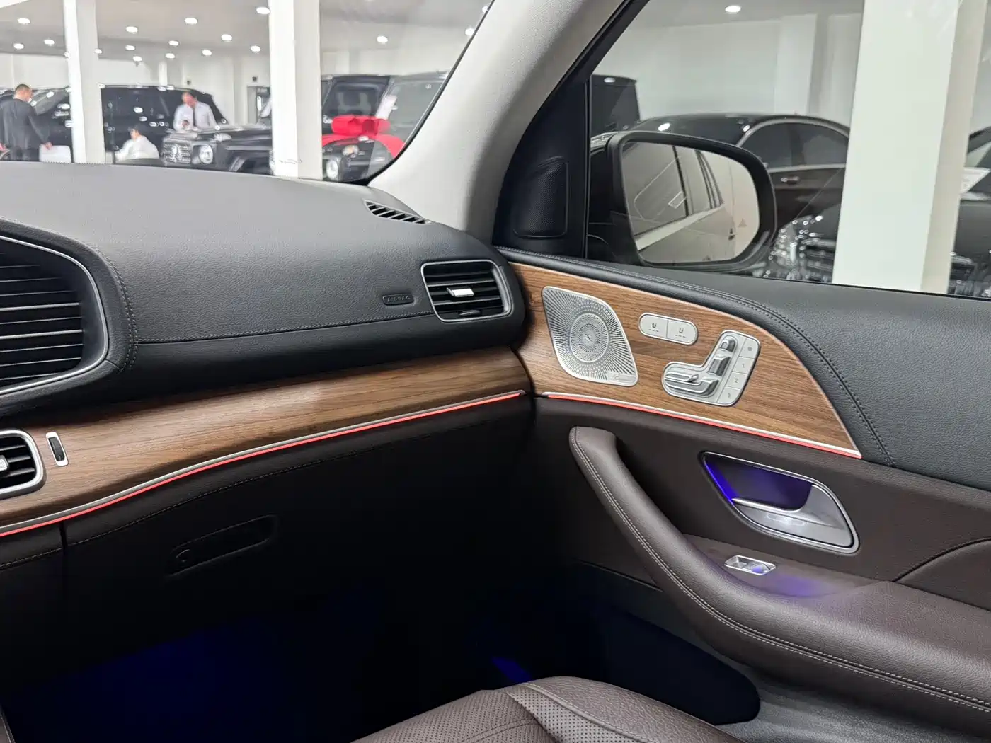 Mercedes-Benz GLS 2023 Facelift GLS 450 4MATIC Luxury фото 14