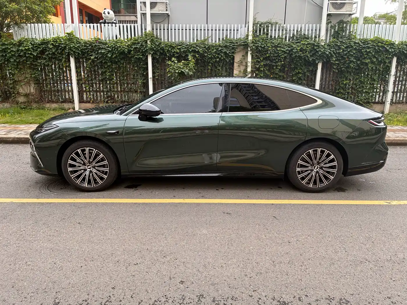 Geely Galaxy Galaxy Xingyao 8 2025 Model 130km EM-i Flagship Edition фото 7