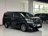 Фото 3 - Toyota Vellfire