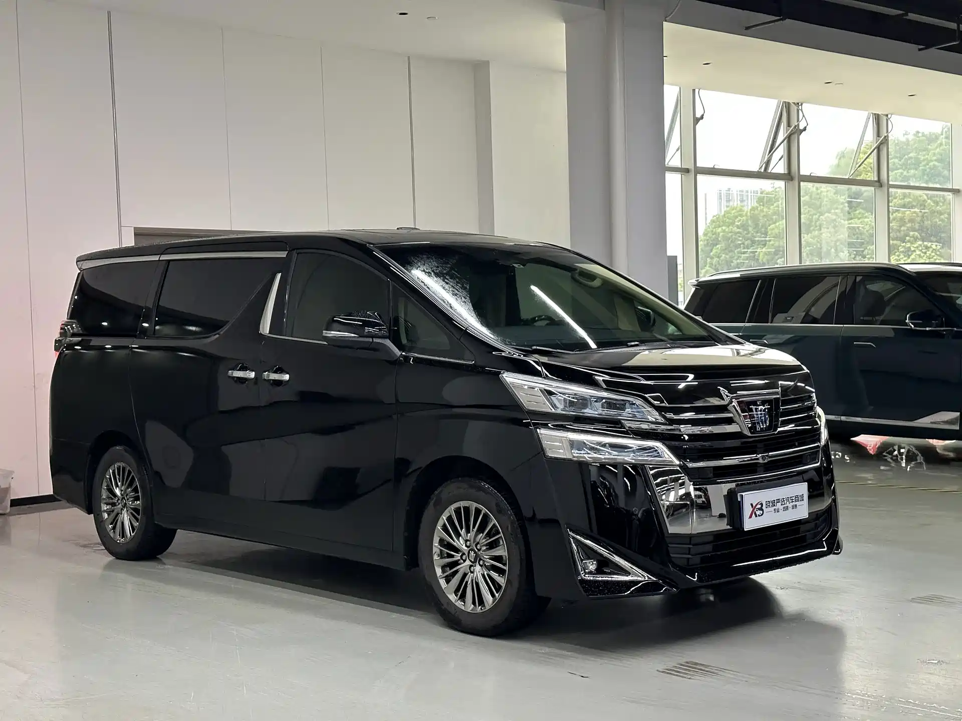 Фото 3 - Toyota Vellfire