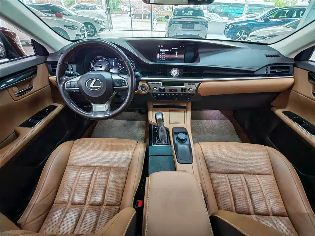 Lexus ES 2015 200 Elite Edition фото 12