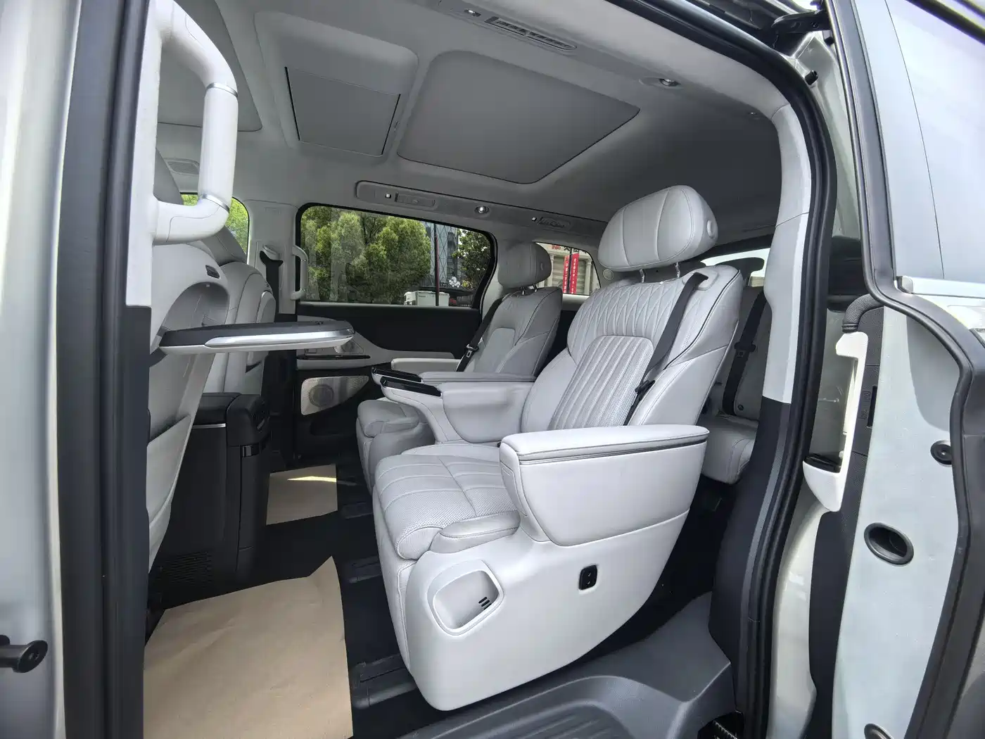 Voyah Auto Voyah Dreamer 2025 PHEV AWD Flagship Qian Kun Edition фото 14