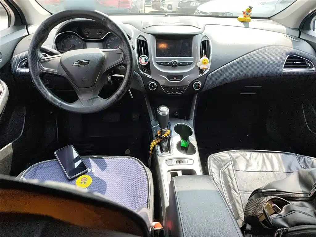 Chevrolet Cruze 2017 1.5L Hatchback Auto Pioneer Sunroof фото 10