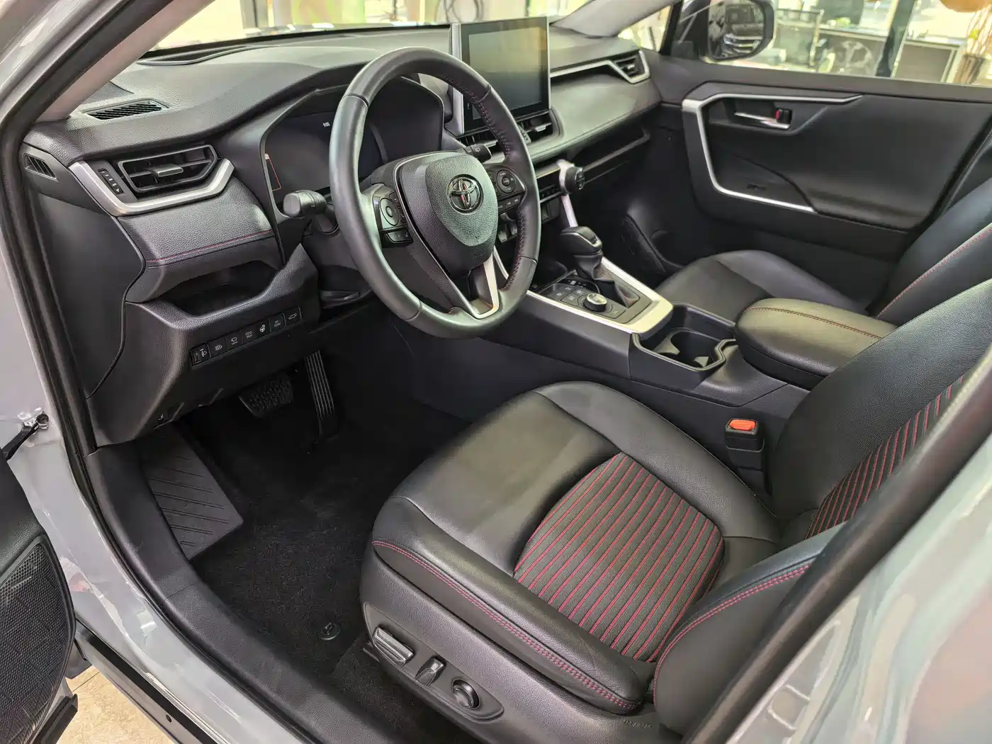 Toyota RAV4 Rongfang Dual Engine E+ 2021 2.5L 4WD Flagship Pro фото 16