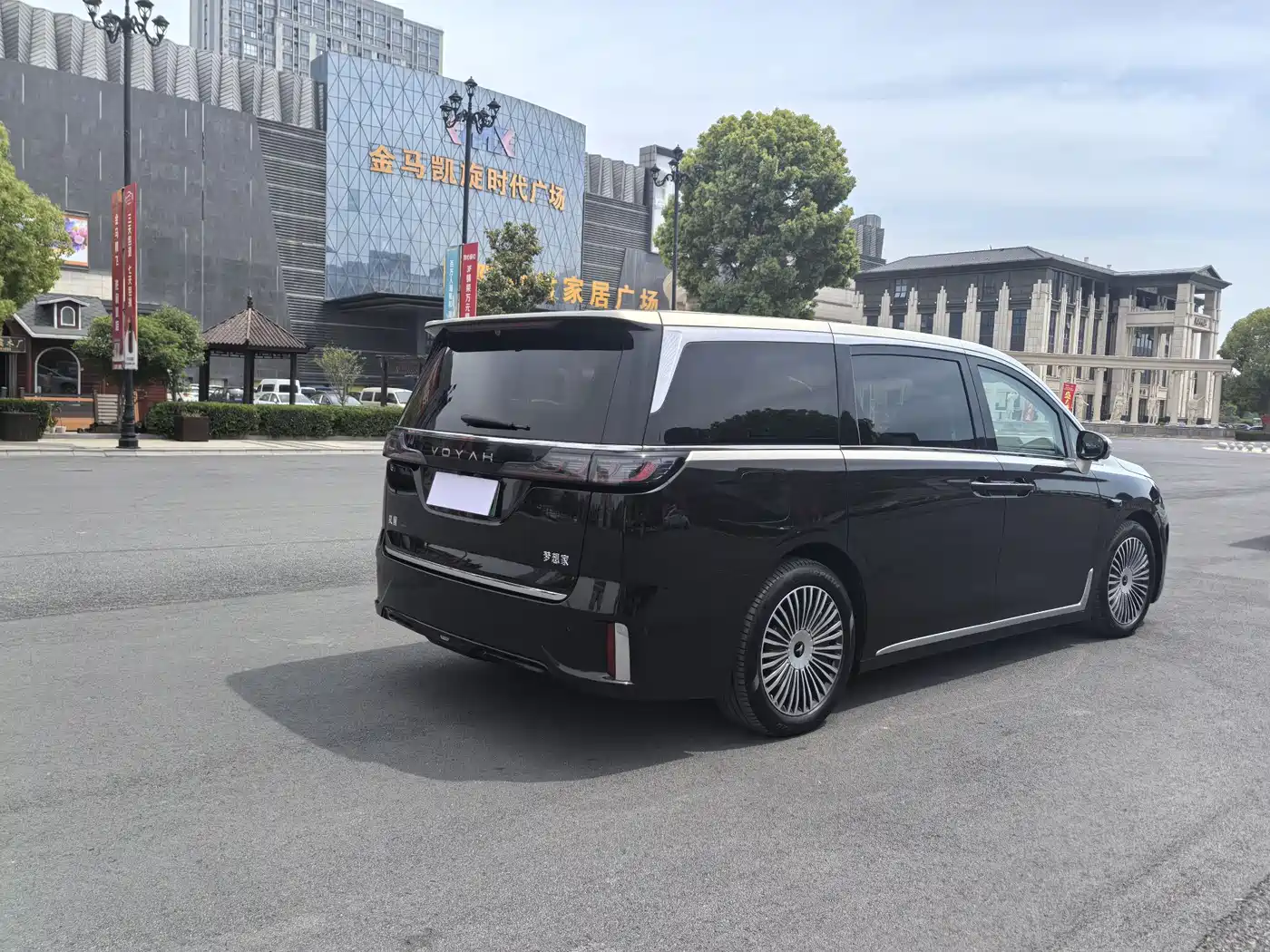 Voyah Auto Voyah Dreamer 2025 PHEV AWD Flagship Qian Kun Edition фото 4