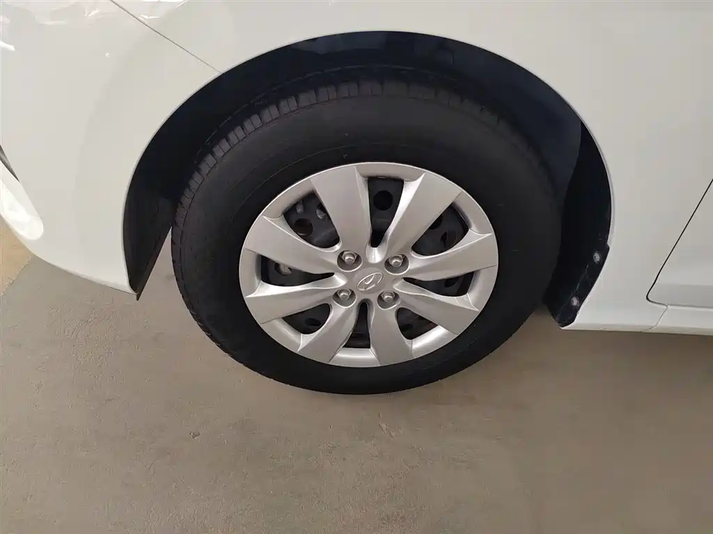Hyundai Verna 2020 1.4L Manual GL Renewal Edition фото 23
