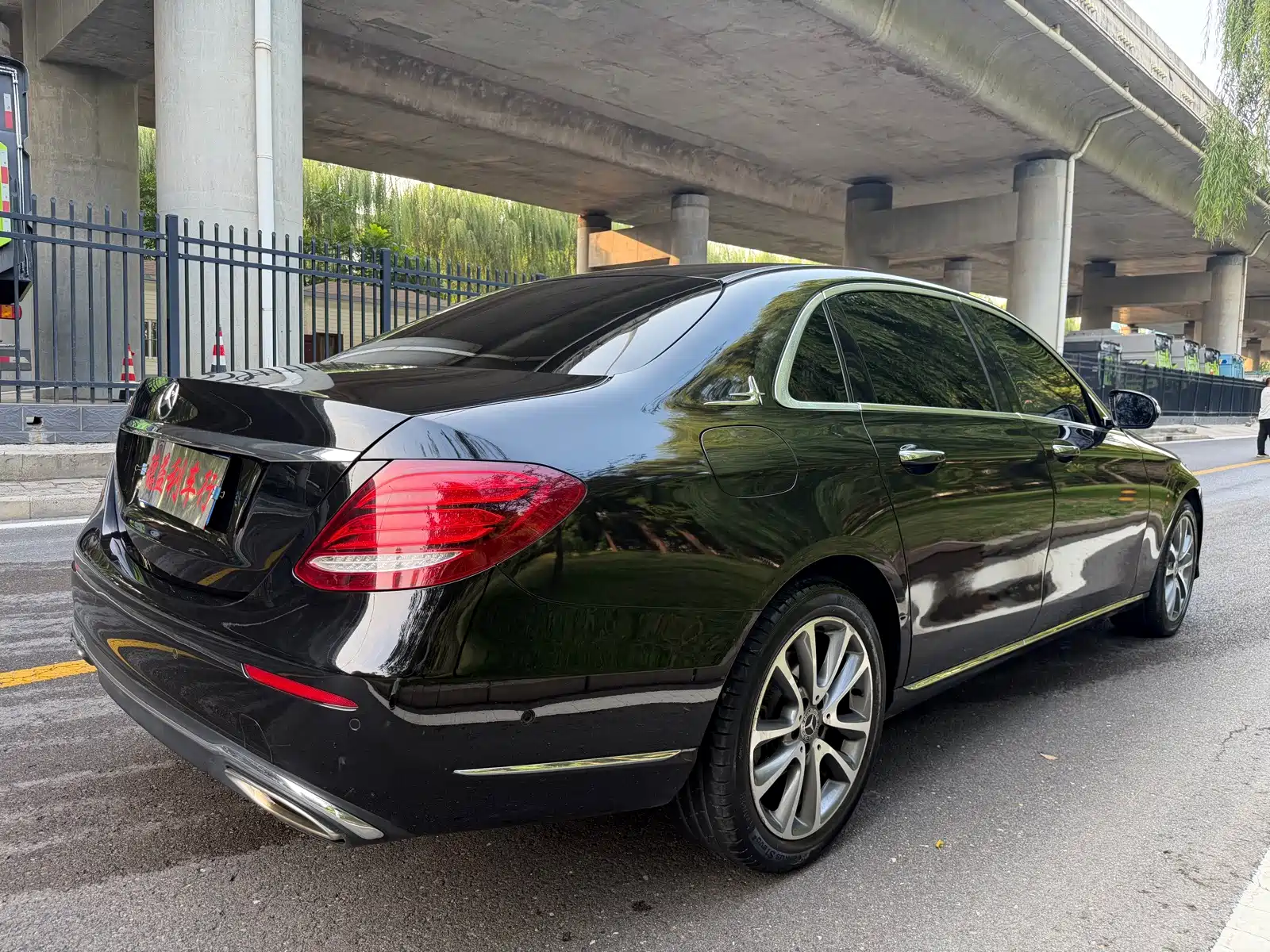 Photo 13 - Mercedes-Benz E-Class