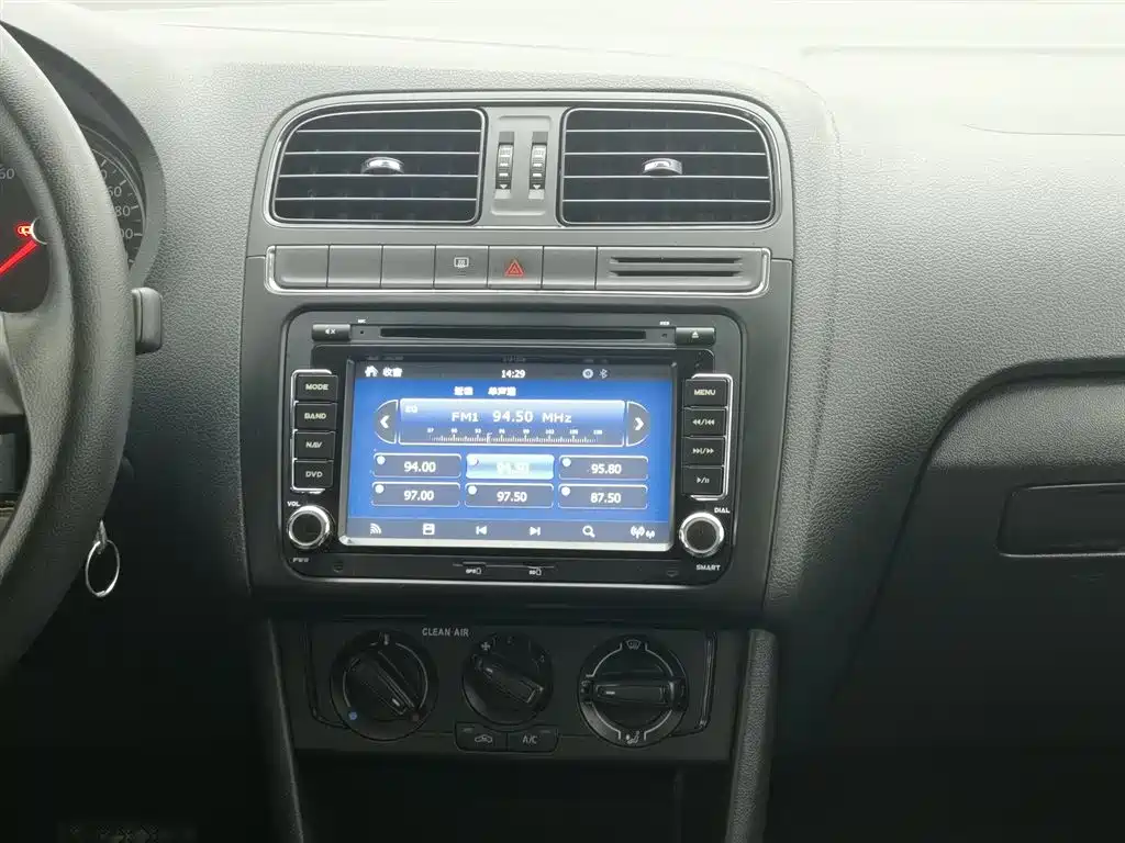 Volkswagen Polo 2016 1.4L Automatic Trend фото 12