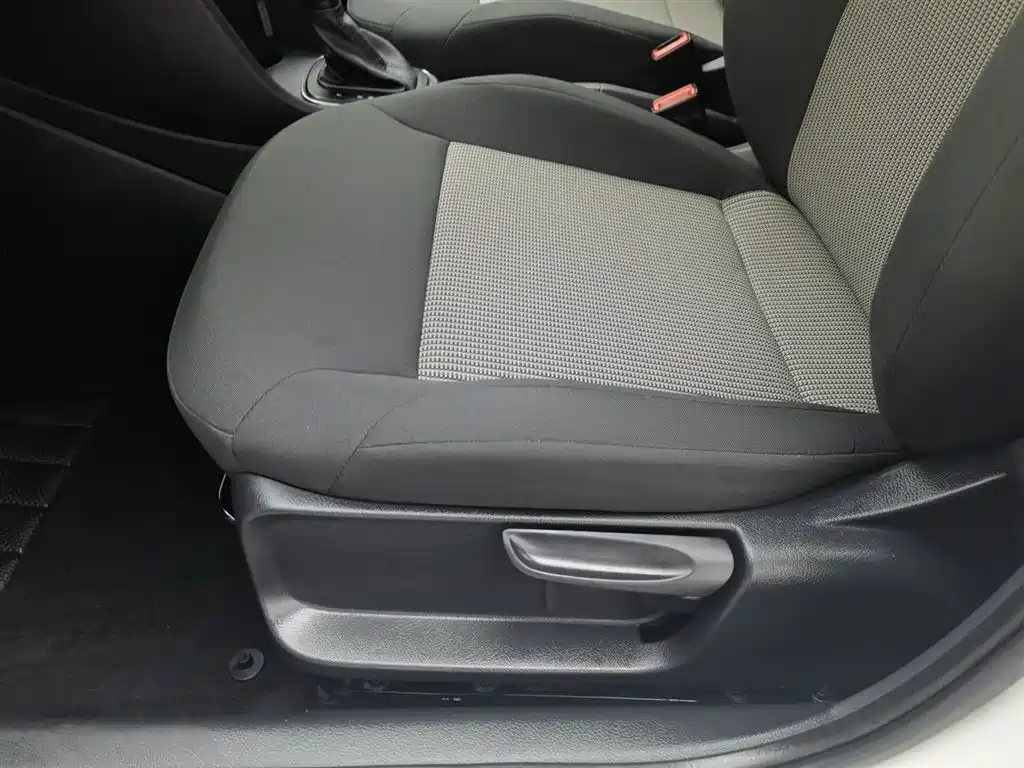 Volkswagen Polo 2016 1.4L Automatic Trend фото 20