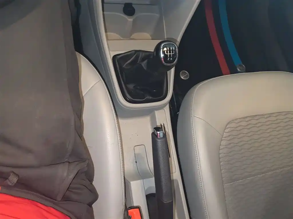 Škoda Rapid 2016 1.6L Manual Pioneer Edition фото 14
