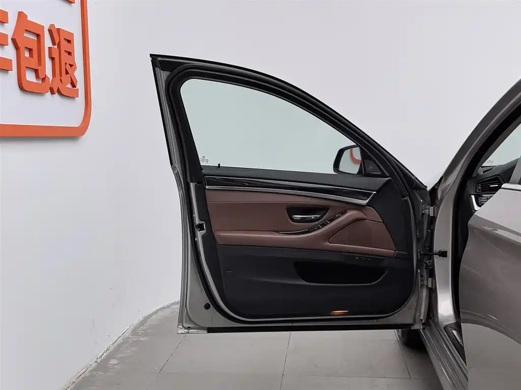 BMW 5 Series 2017 520Li Classic Edition фото 8