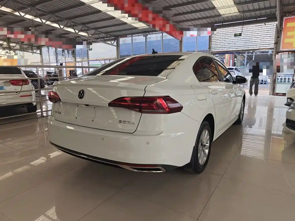 VOLKSWAGEN BORA