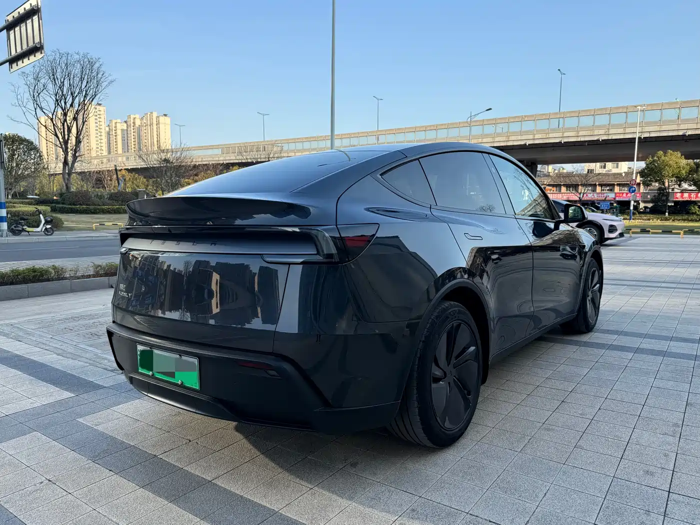 TESLA MODEL Y
