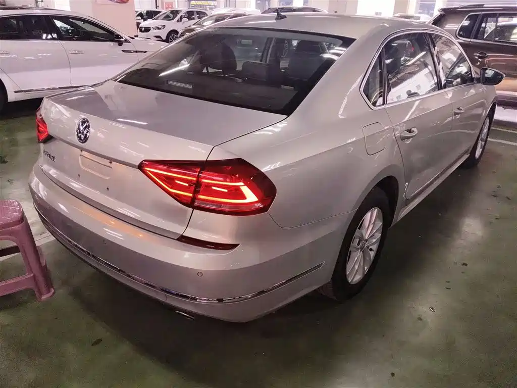 Volkswagen Passat 2016 330TSI DSG Honor Edition фото 5