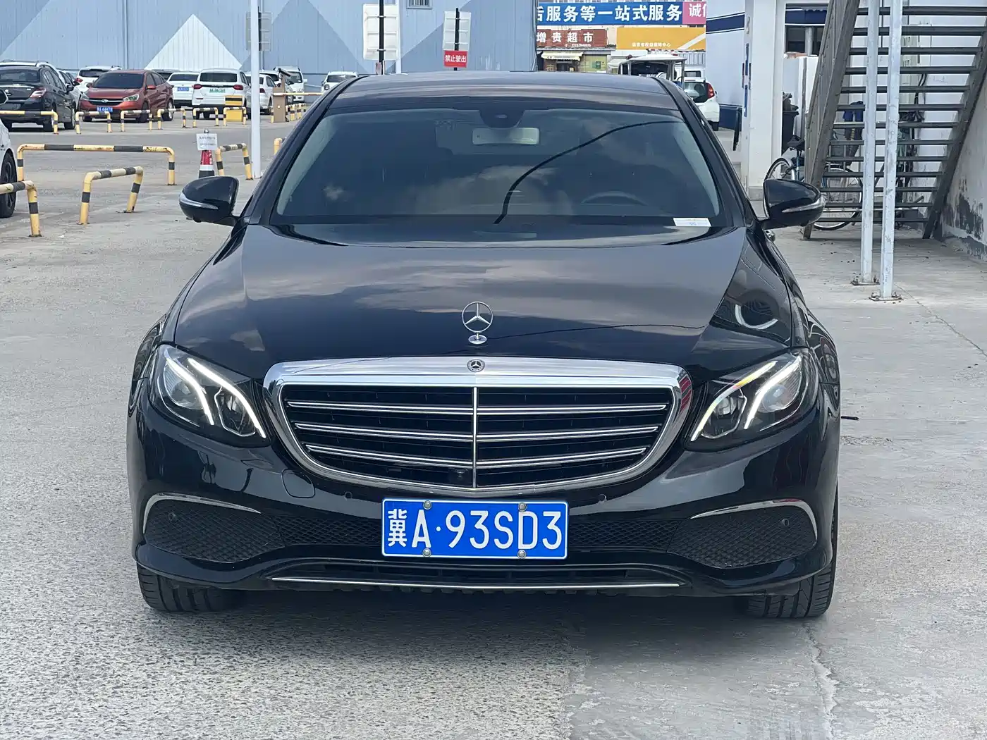 Photo 3 - Mercedes-Benz E-Class