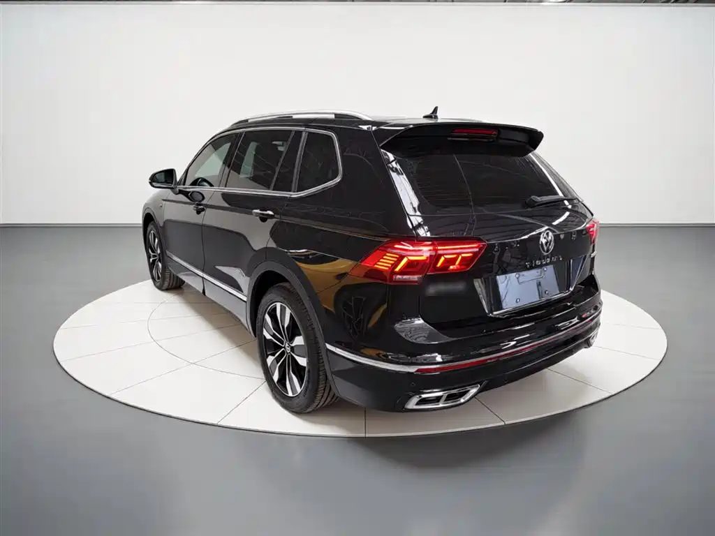 Volkswagen Tiguan L 2022 330TSI Auto 2WD R-Line Premium Edition фото 5