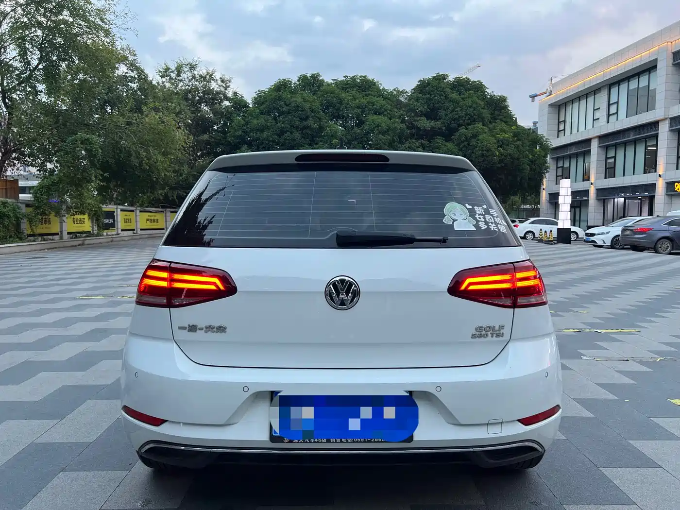 VOLKSWAGEN GOLF