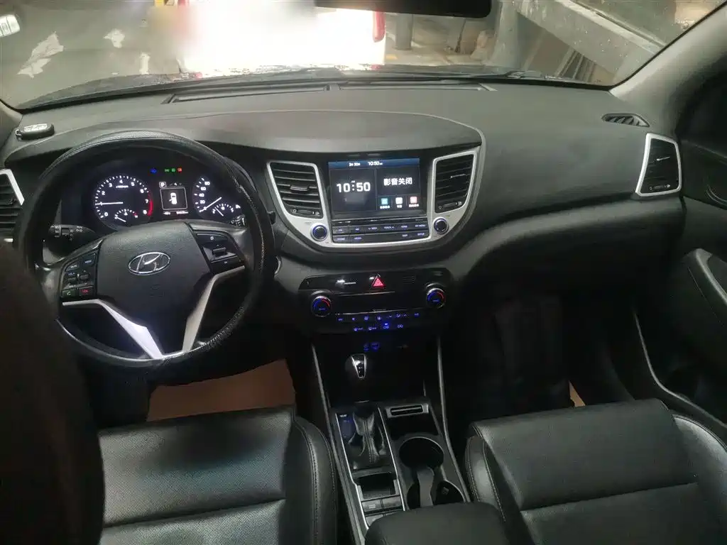 Hyundai Tucson 2018 1.6T DCT 2WD 15th Anniversary Special Edition фото 10