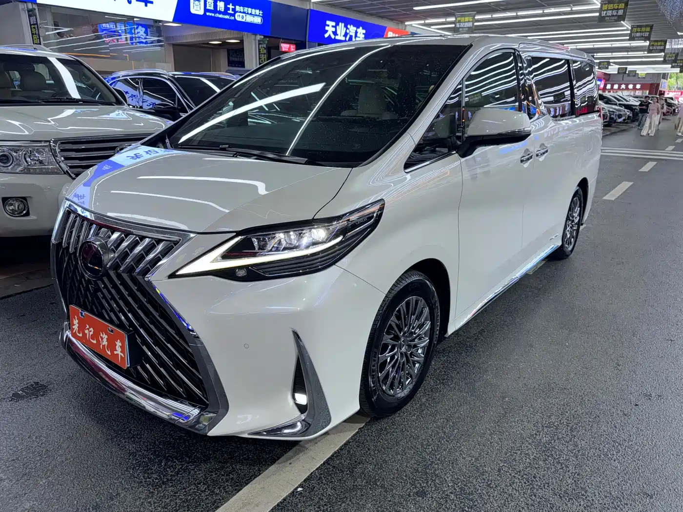 Lexus LM