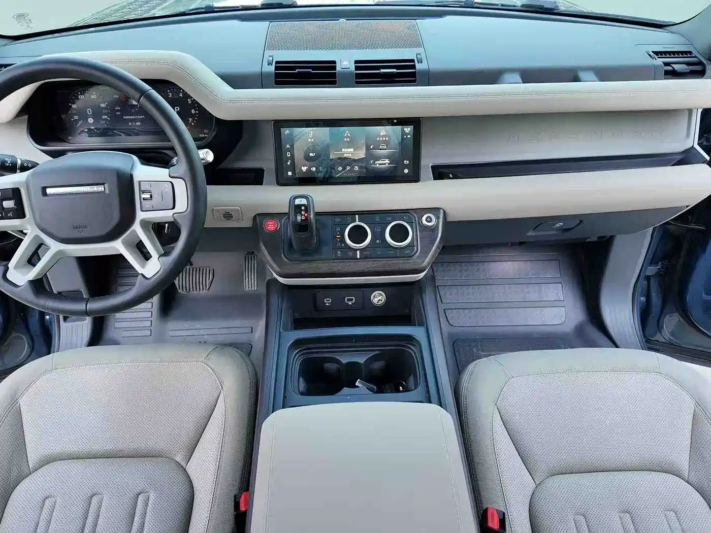 Land Rover Defender 2021 110 P400 SE фото 8