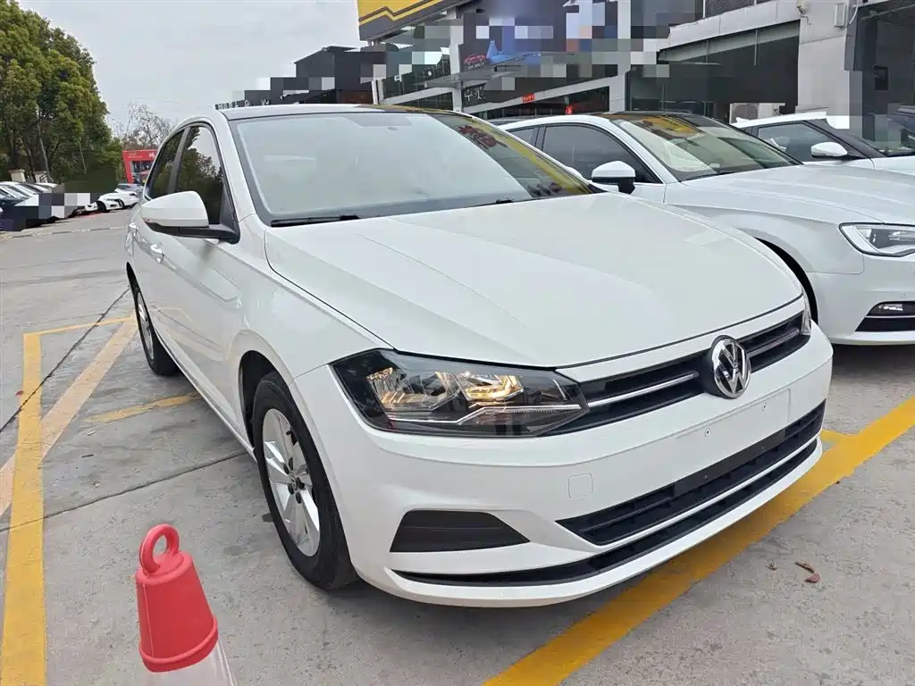 Volkswagen Polo 2019 Plus 1.5L Automatic Panorama Enjoyment Edition фото 23
