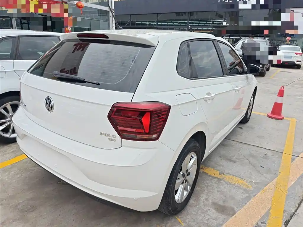 Volkswagen Polo 2019 Plus 1.5L Automatic Panorama Enjoyment Edition фото 5